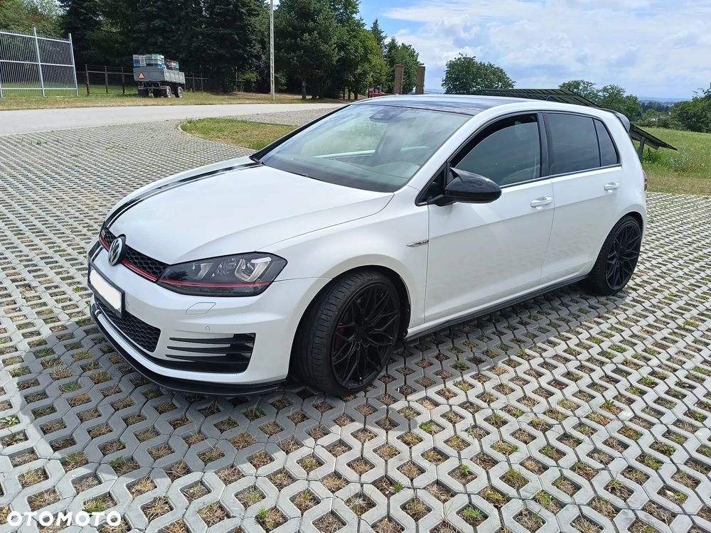 Volkswagen Golf GTI Performance BlueMotion Technology DSG - 2