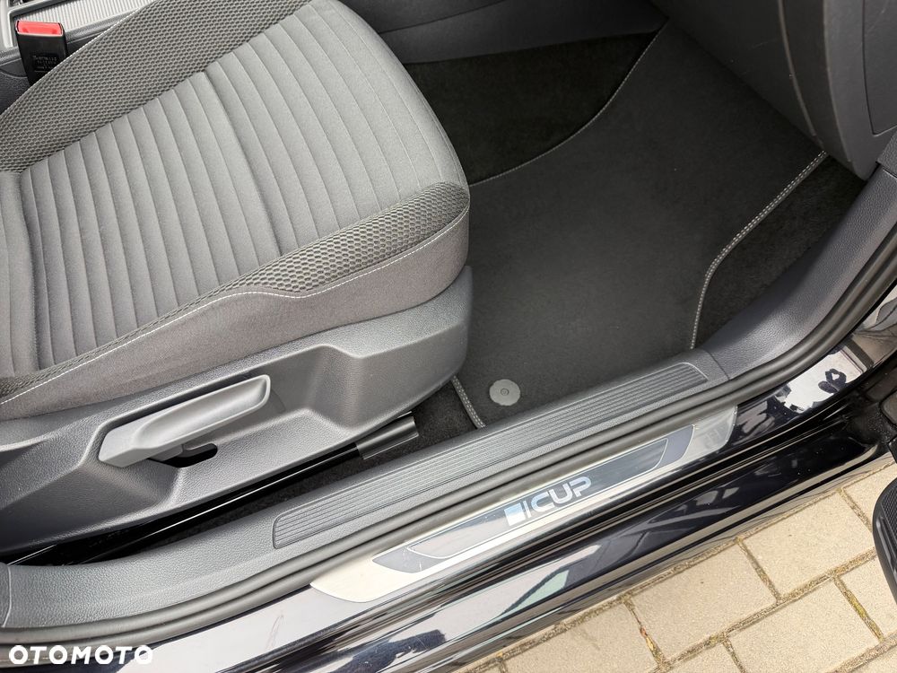 Volkswagen Golf - 34