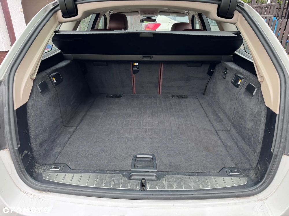 BMW Seria 5 525d xDrive - 11