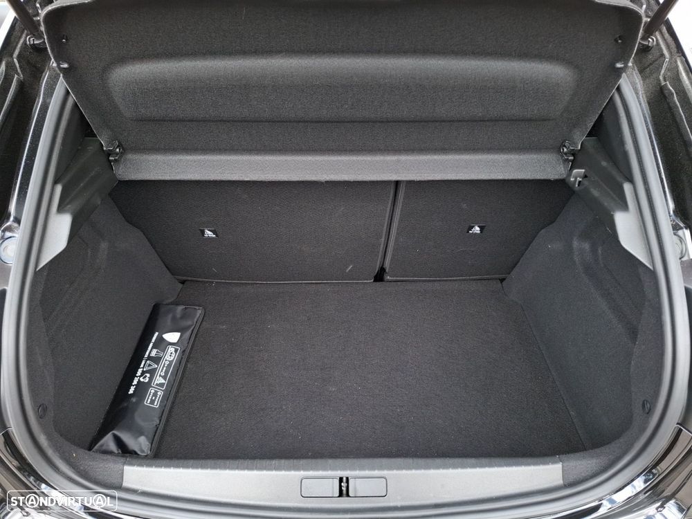 Peugeot 208 1.2 Hybrid Allure e-DCS6 — fotografia 23