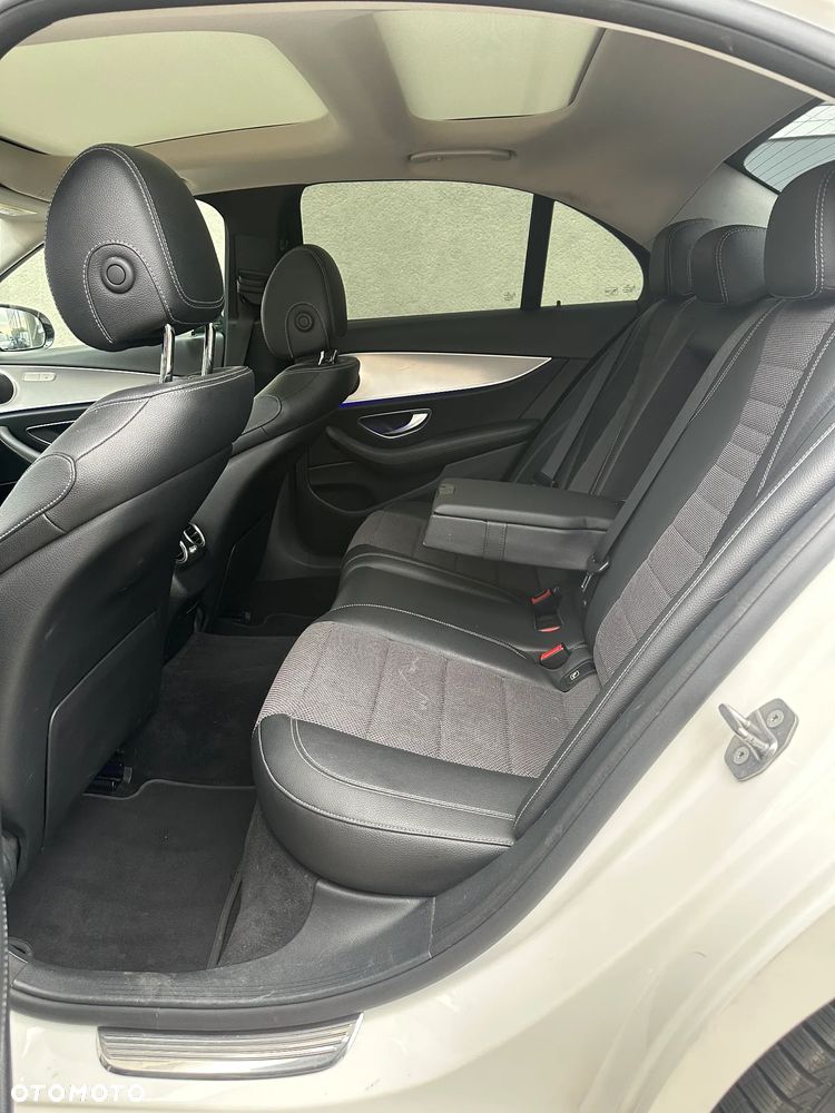 Mercedes-Benz Klasa E 220 d 9G-TRONIC - 28