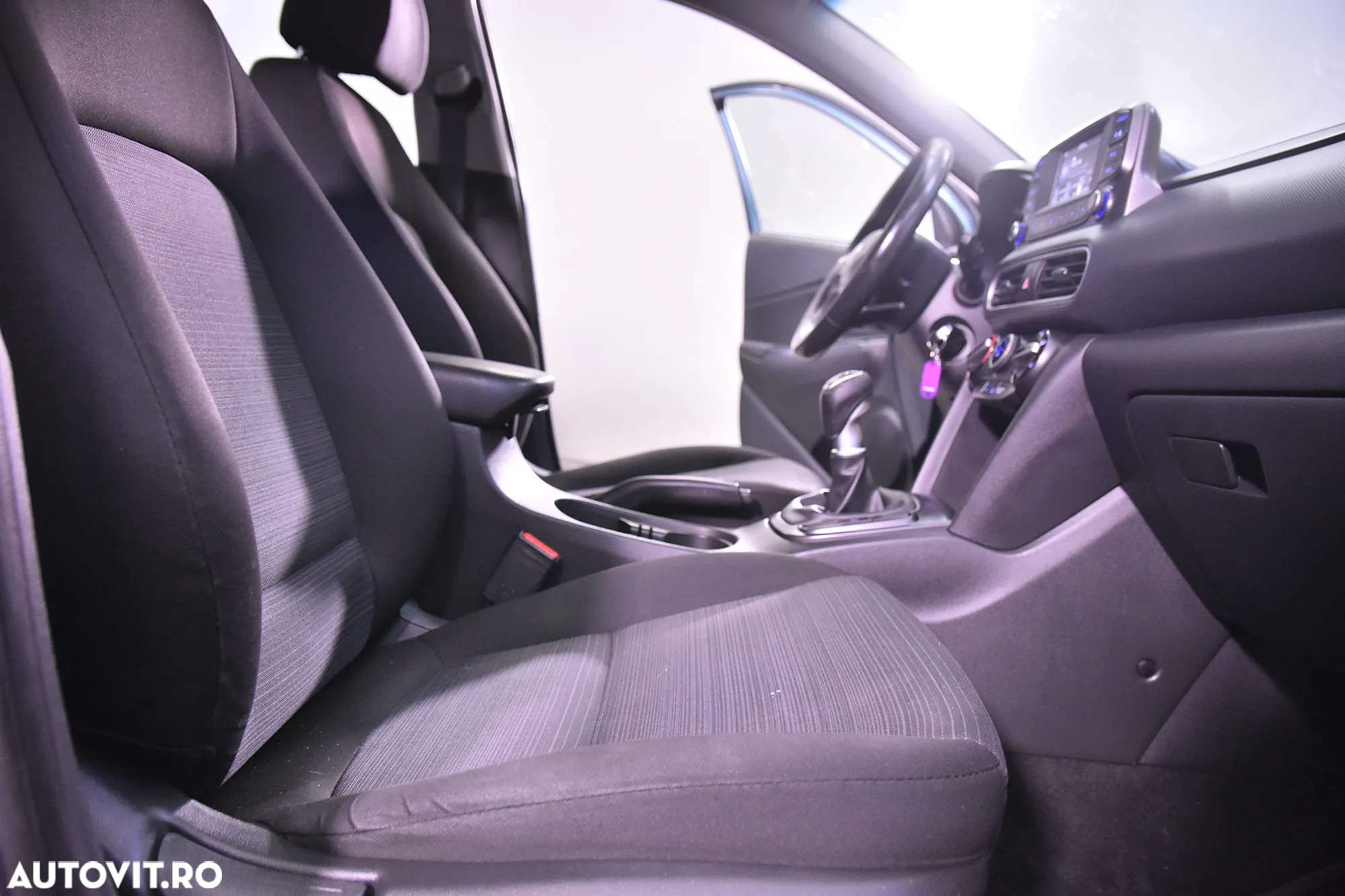 Hyundai KONA - 11