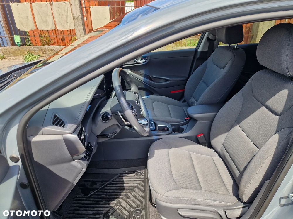 Hyundai IONIQ Hybrid Premium - 11