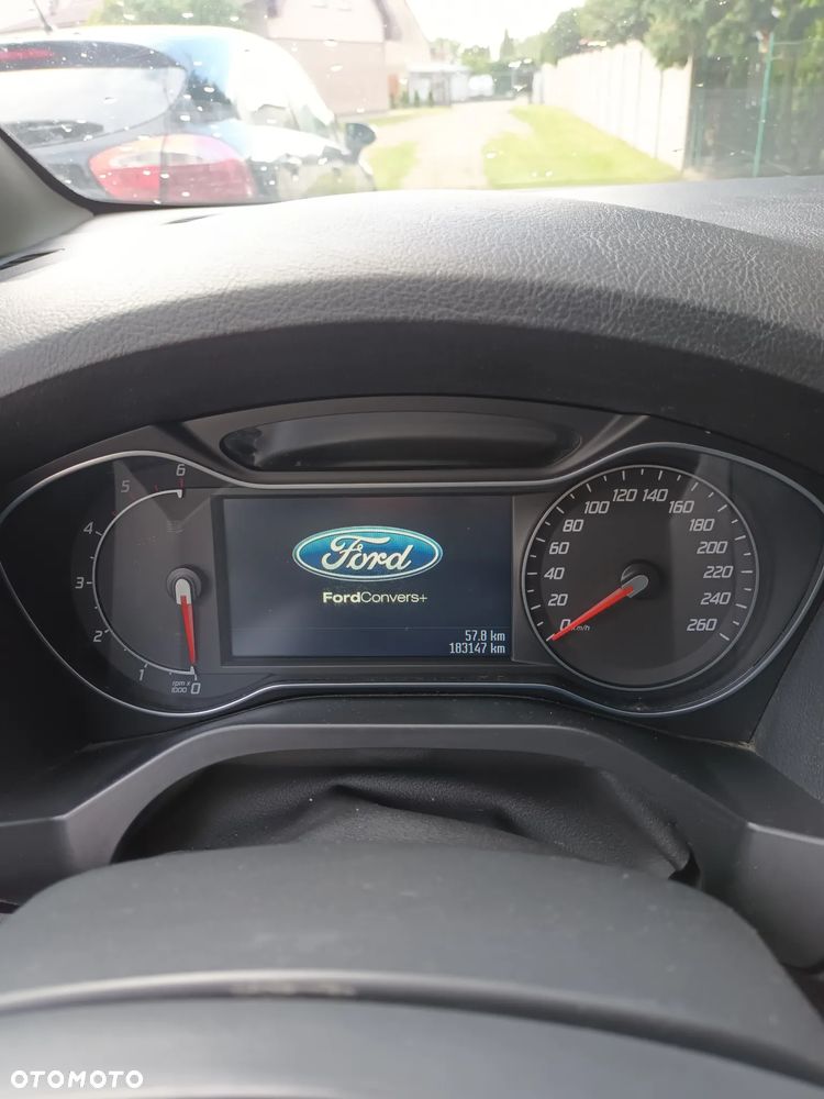 Ford S-Max - 11