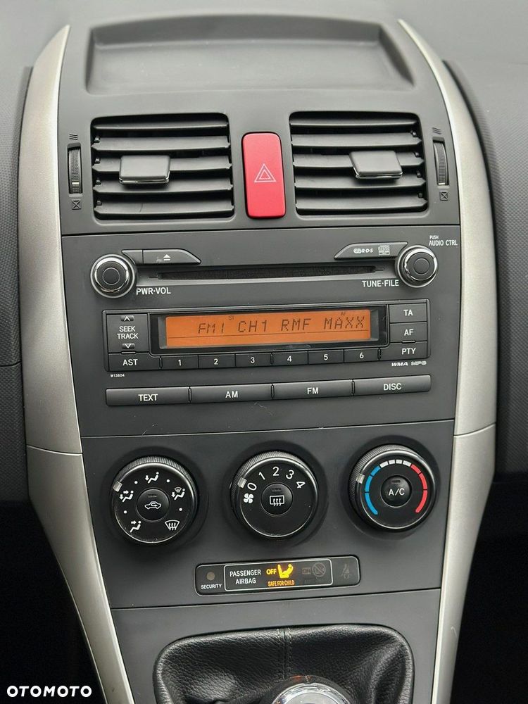 Toyota Auris 1.33 VVT-i Terra - 17