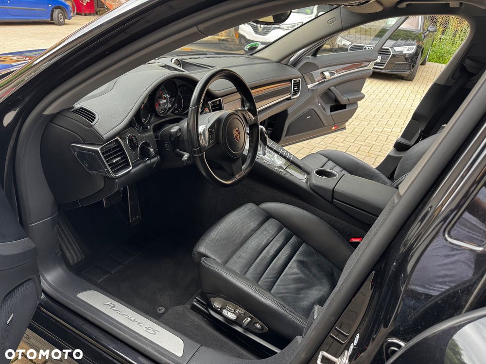 Porsche Panamera 4S - 27