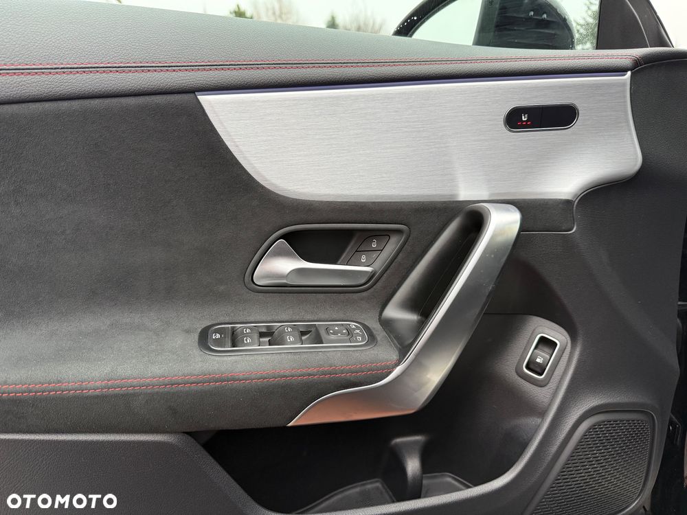 Mercedes-Benz CLA 250 E AMG Line 8G-DCT - 12