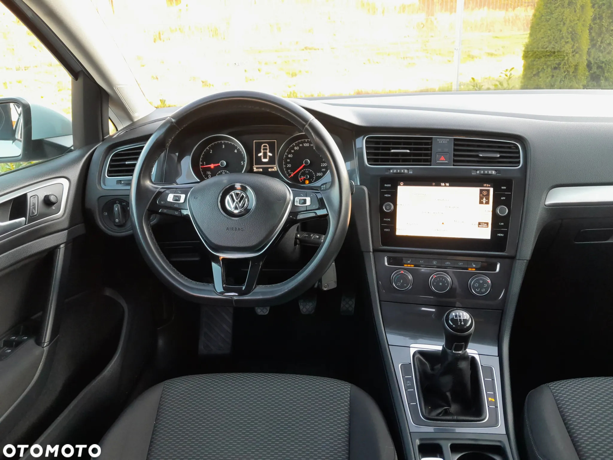 Volkswagen Golf VII 1.6 TDI BMT Comfortline - 16