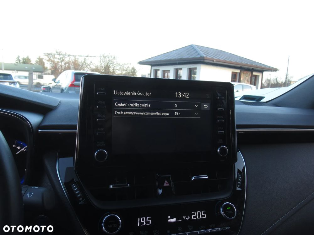 Toyota Corolla 2.0 Hybrid Comfort - 25