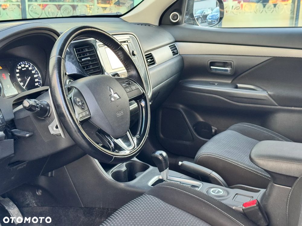 Mitsubishi Outlander 2.2 DI-D Intense + SDA 4WD - 27