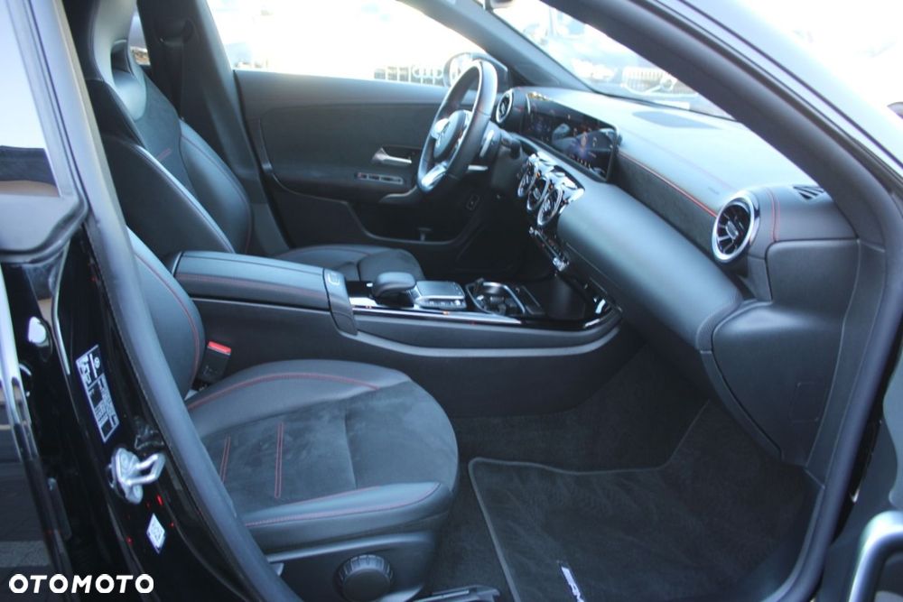 Mercedes-Benz CLA - 36