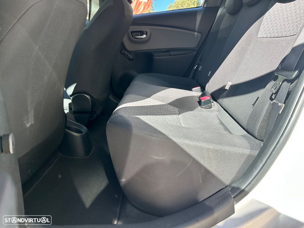 Toyota Yaris 1.0 VVT-i Comfort +PS Style +P.Techno - 11