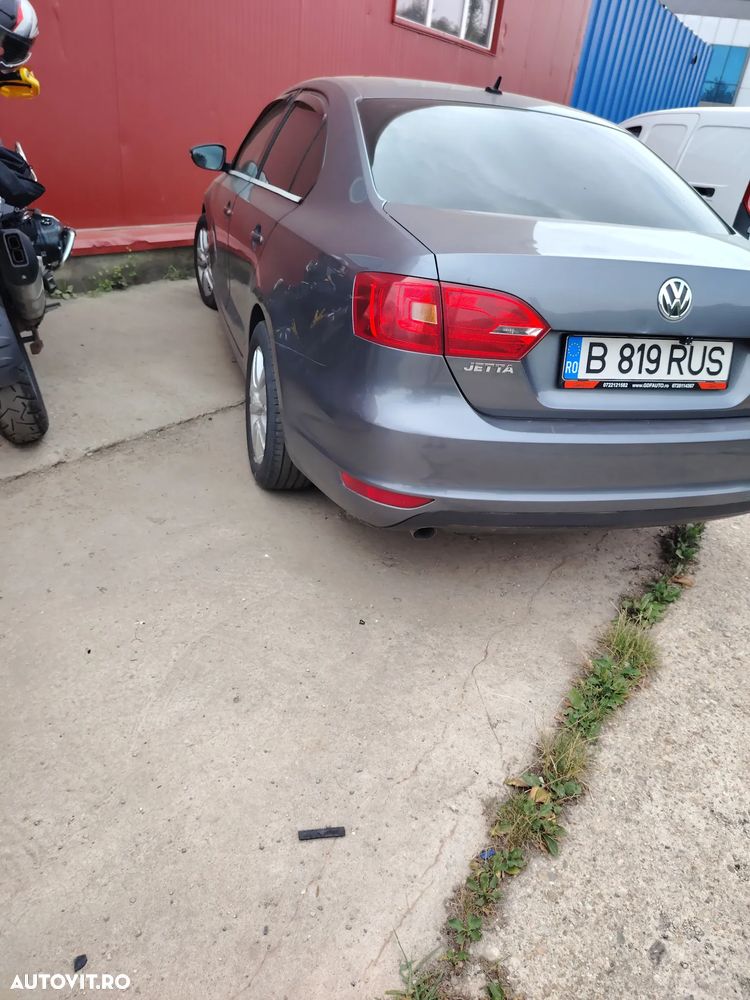 Volkswagen Jetta - 11