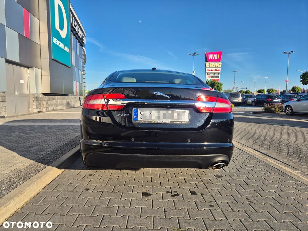 Jaguar XF 2.2 D - 5