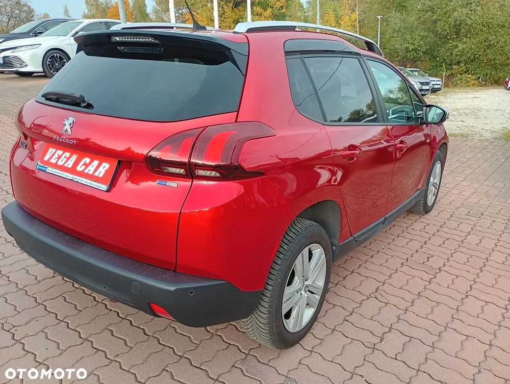 Peugeot 2008 1.2 Pure Tech Style S&S - 24
