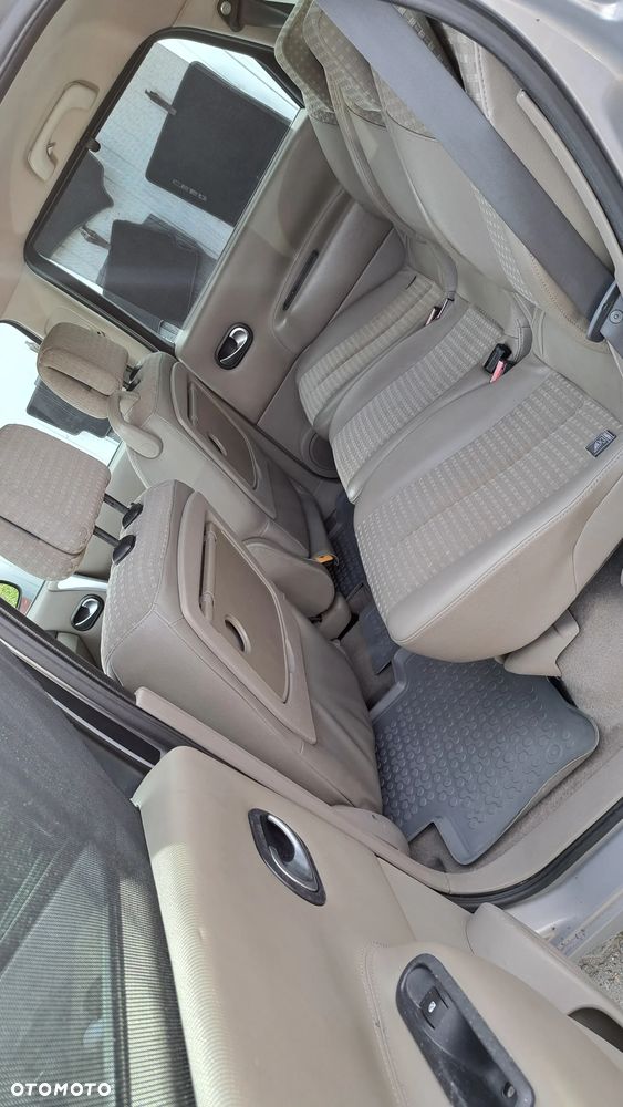 Renault Grand Scenic - 14