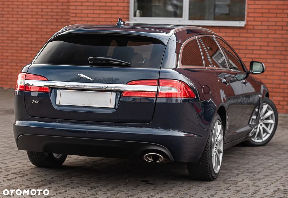 Jaguar XF 2.2 D Luxury - 12