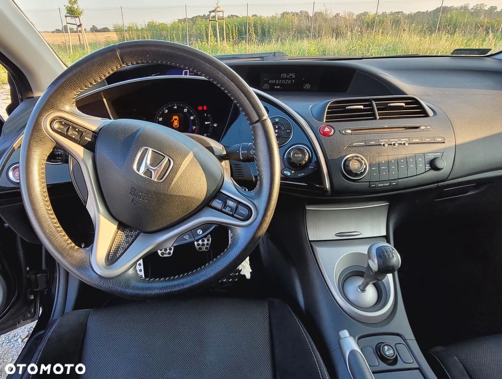 Honda Civic 1.8 LX Coupe - 6