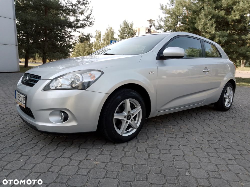 Kia Ceed 1.6 CVVT Dream-Team Edition - 4