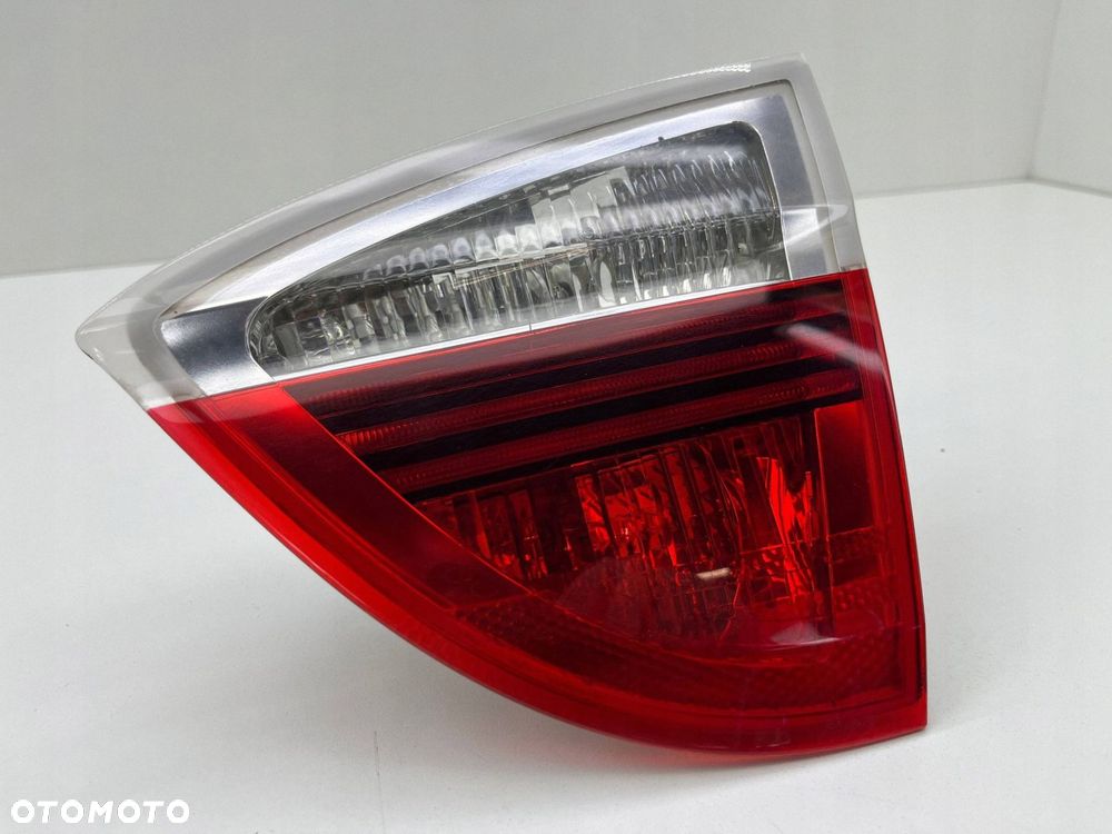 BMW 3 E91 LAMPA PRAWA TYŁ W KLAPĘ 7160064 - 1