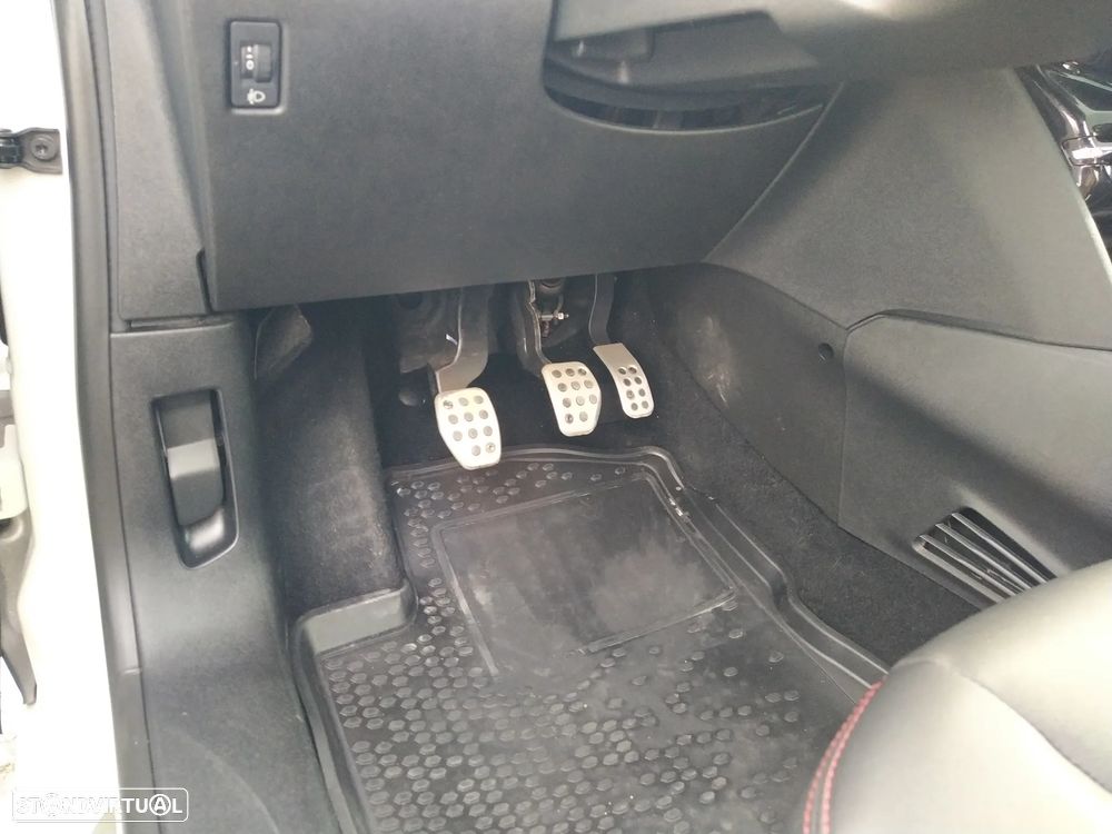 Peugeot 208 1.6 BlueHDi GT Line - 25