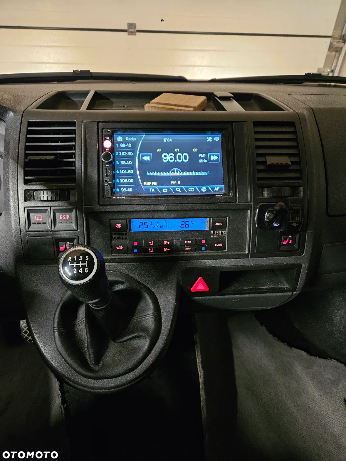 Volkswagen Caravelle - 13