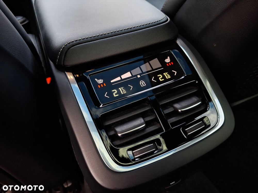 Volvo V60 Cross Country Ultimate B5 B AWD - 32