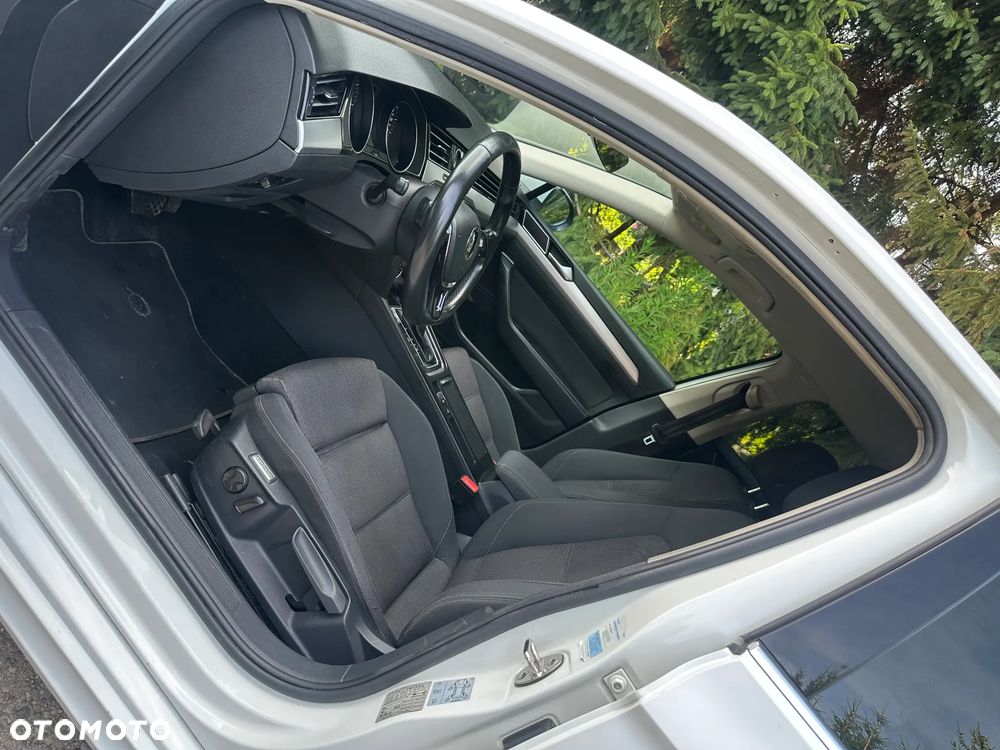 Volkswagen Passat 2.0 TDI SCR Trendline DSG - 29