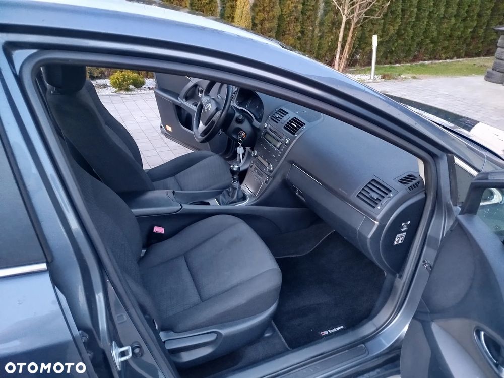 Toyota Avensis 1.8 Comfort - 23