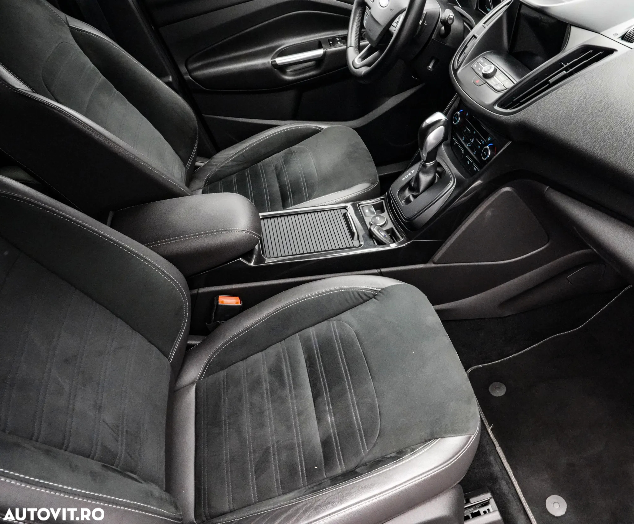 Ford Kuga 2.0 TDCi 4WD Powershift ST-Line - 10