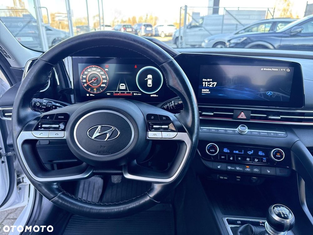 Hyundai Elantra 1.6 Executive - 12