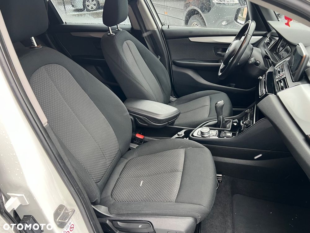 BMW Seria 2 216d Sport Line - 15