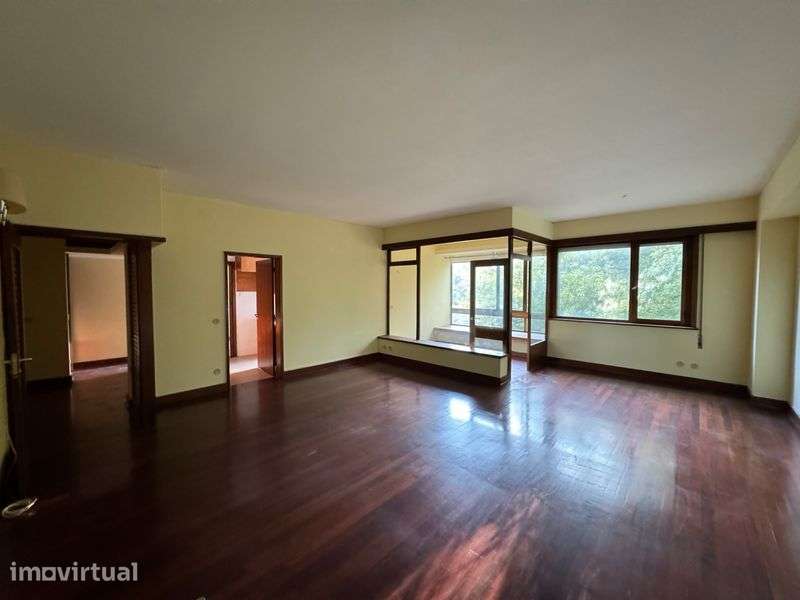 Vende Apartamento T4 Lordelo do Ouro - Grande imagem: 4/12