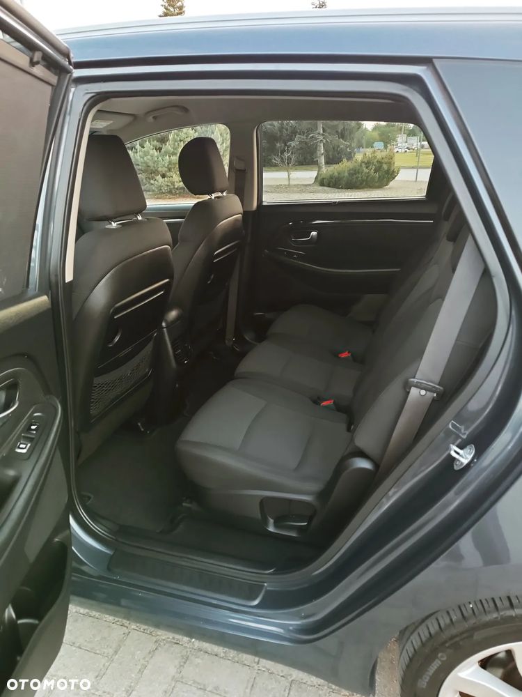 Kia Carens 1.6 GDI Dream Team Edition - 14