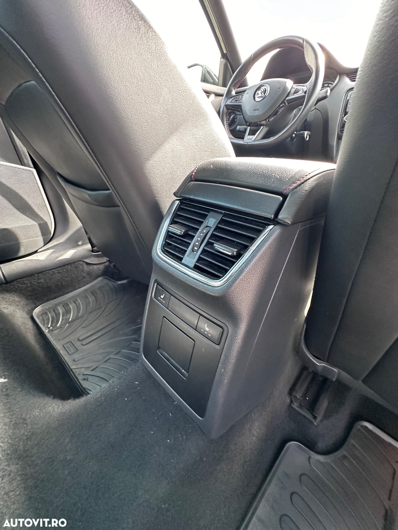 Skoda Octavia 2.0 TDI DSG RS - 11