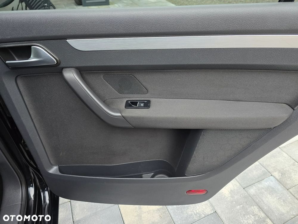 Volkswagen Touran - 16