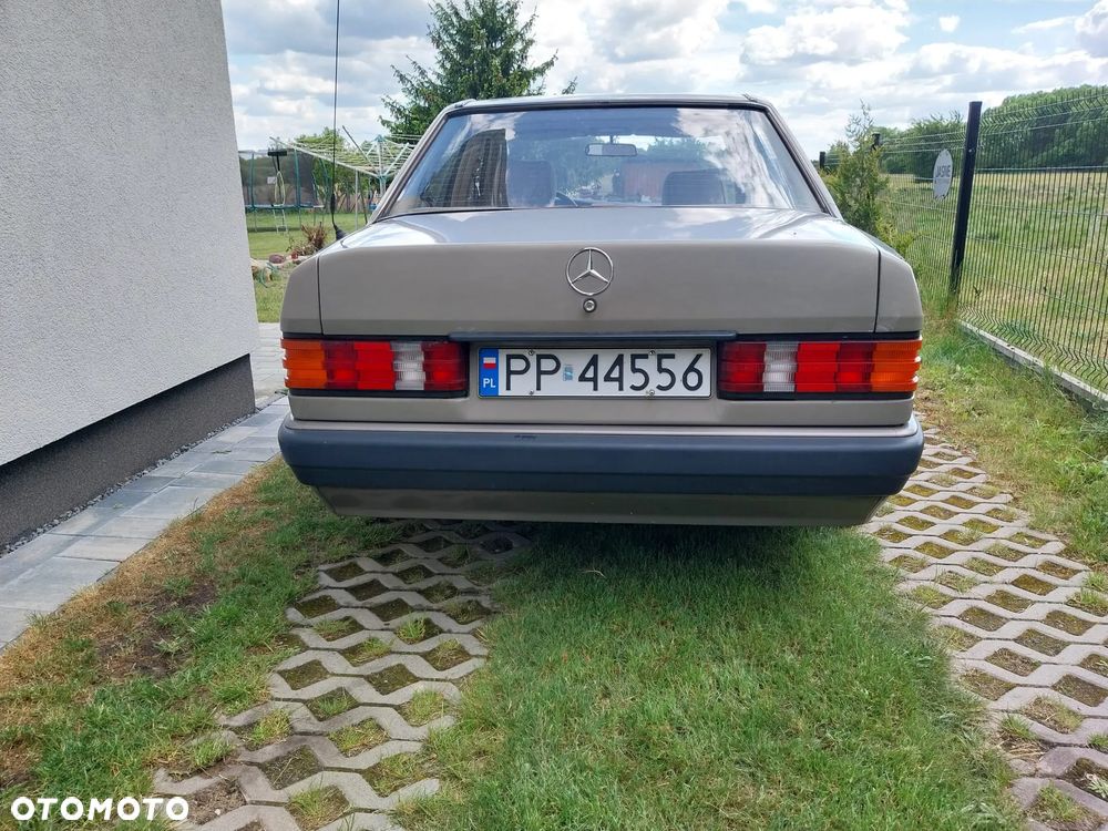 Mercedes-Benz W201 (190) - 2