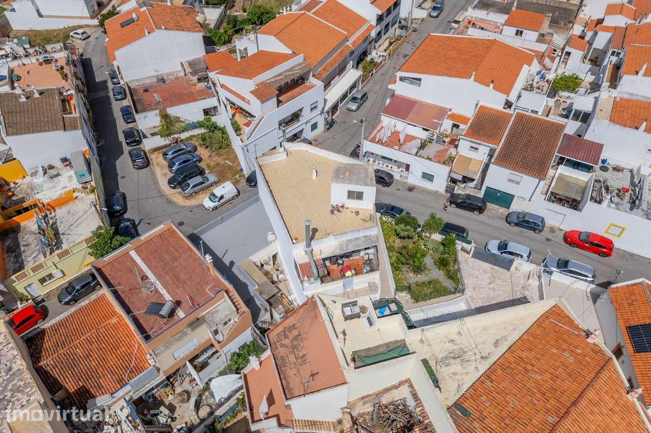 Prédio para habitação e comércio - Grande imagem: 3/29
