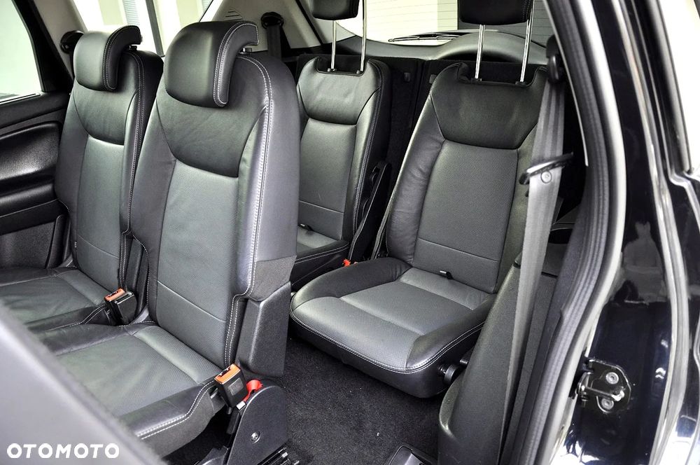 Ford S-Max - 11