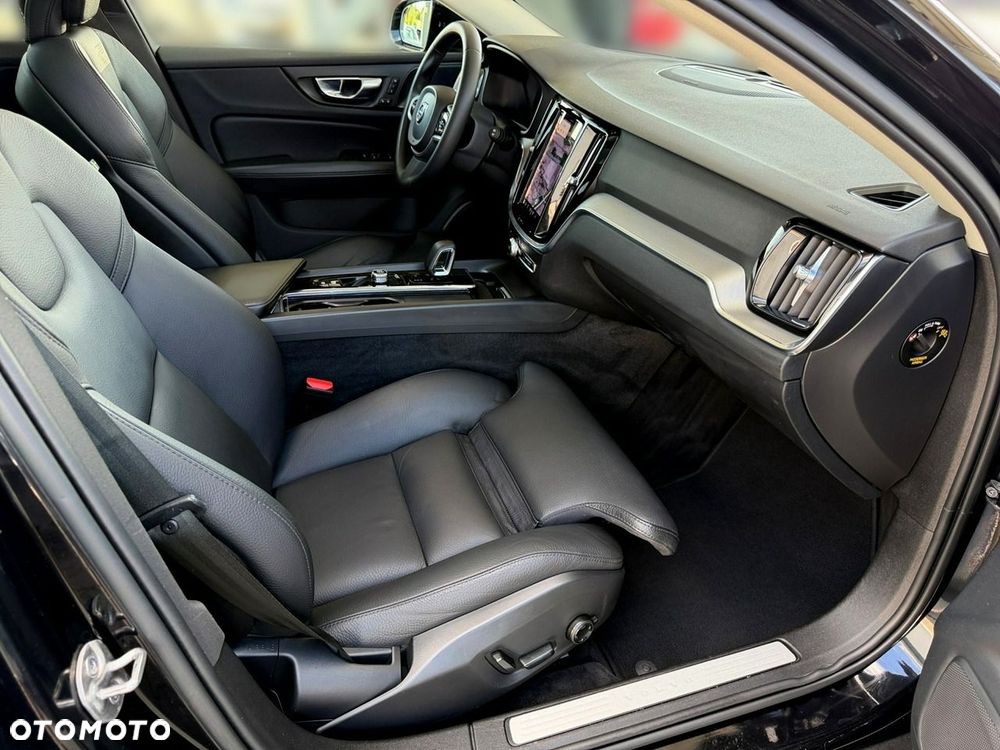Volvo V60 Cross Country - 25