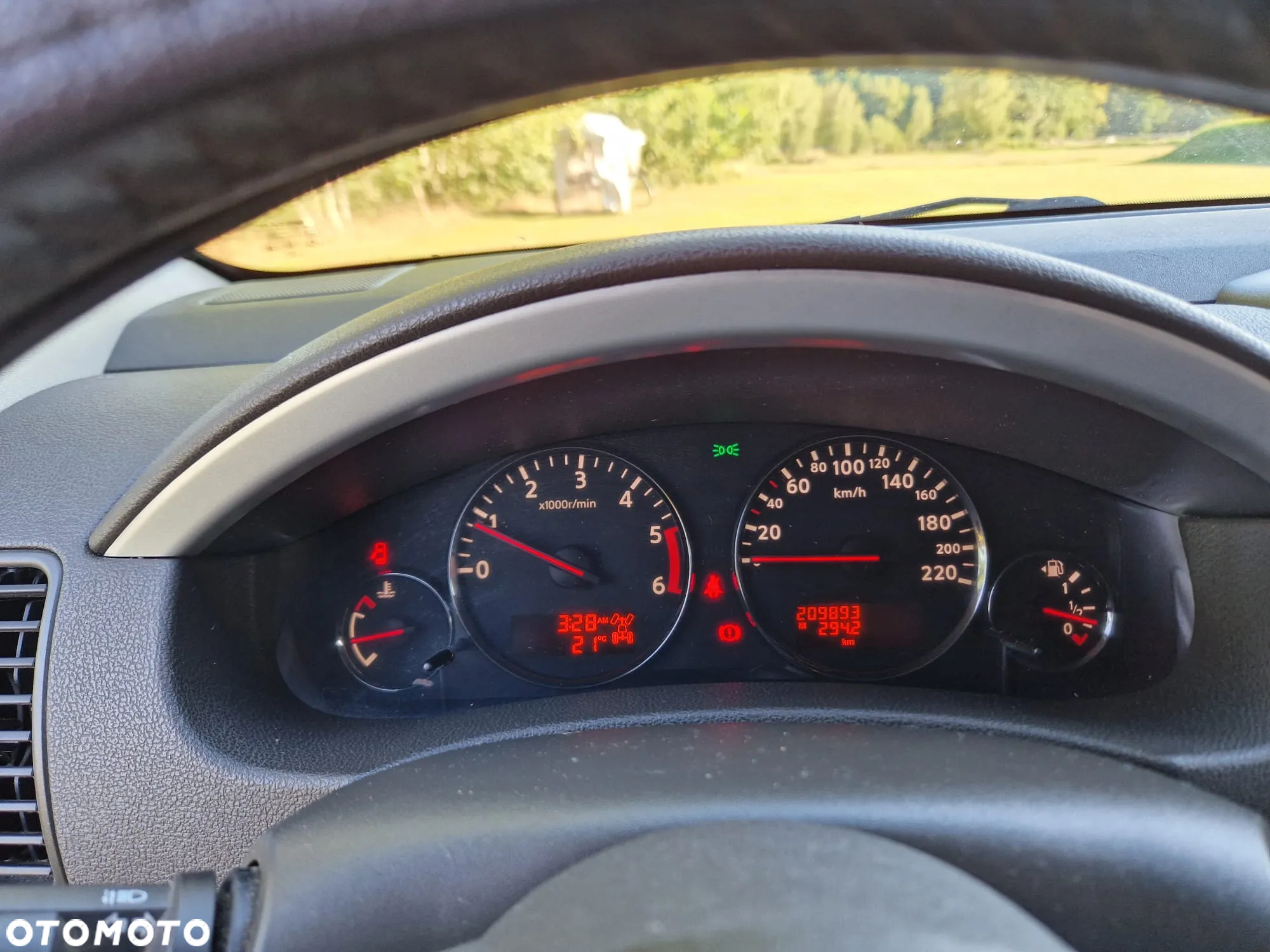 Nissan Pathfinder 2.5 D SE - 8