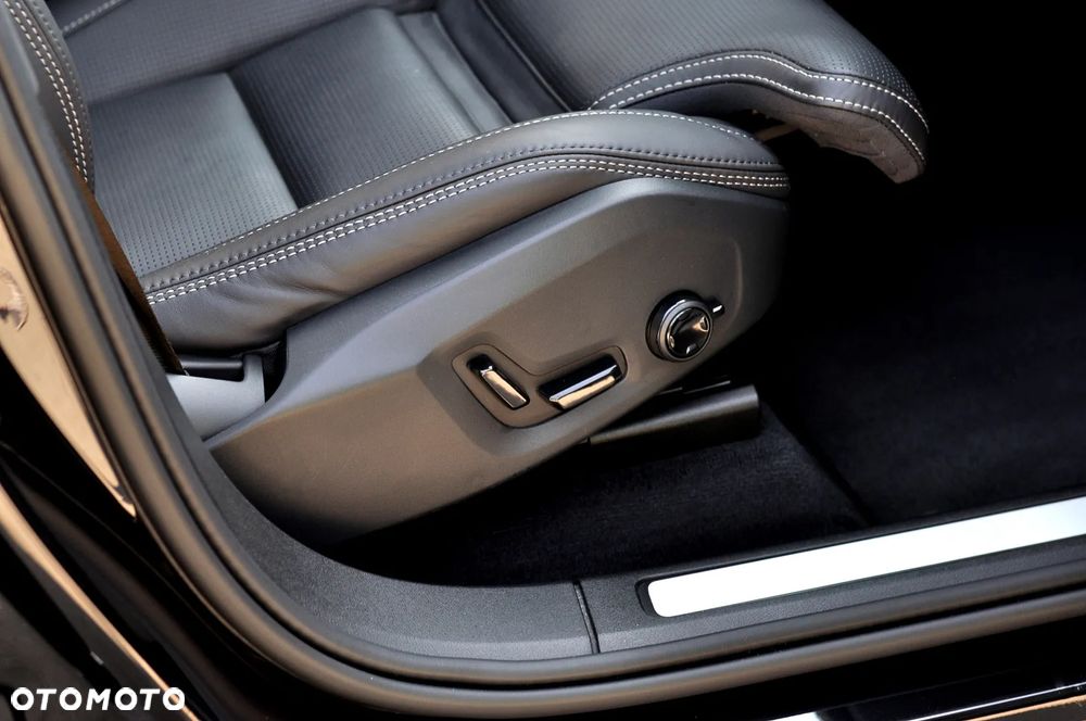 Volvo XC 60 T6 AWD Plug-In Hybrid Inscription - 26