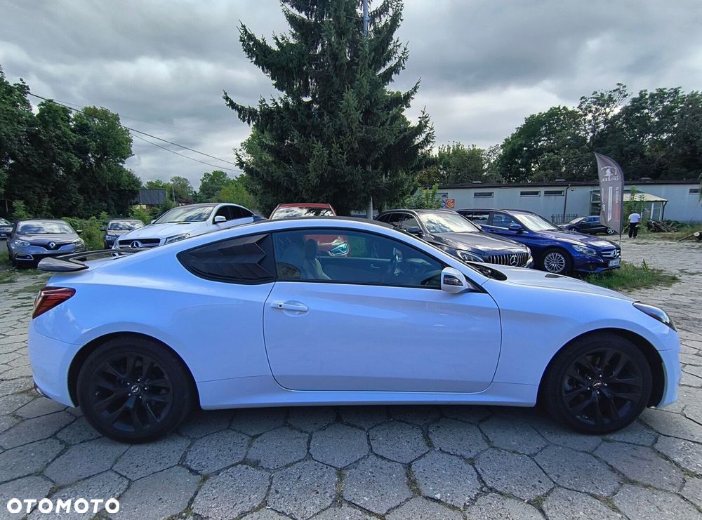 Hyundai Genesis Coupe - 4