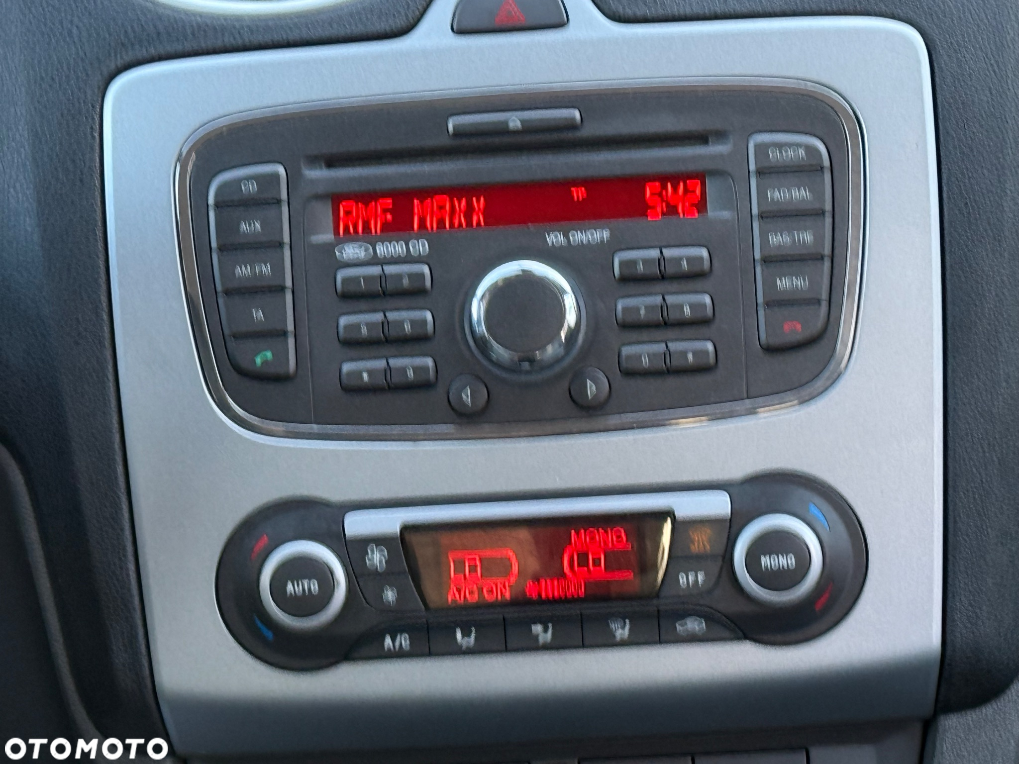 Ford Focus 1.6 16V Style+ - 8