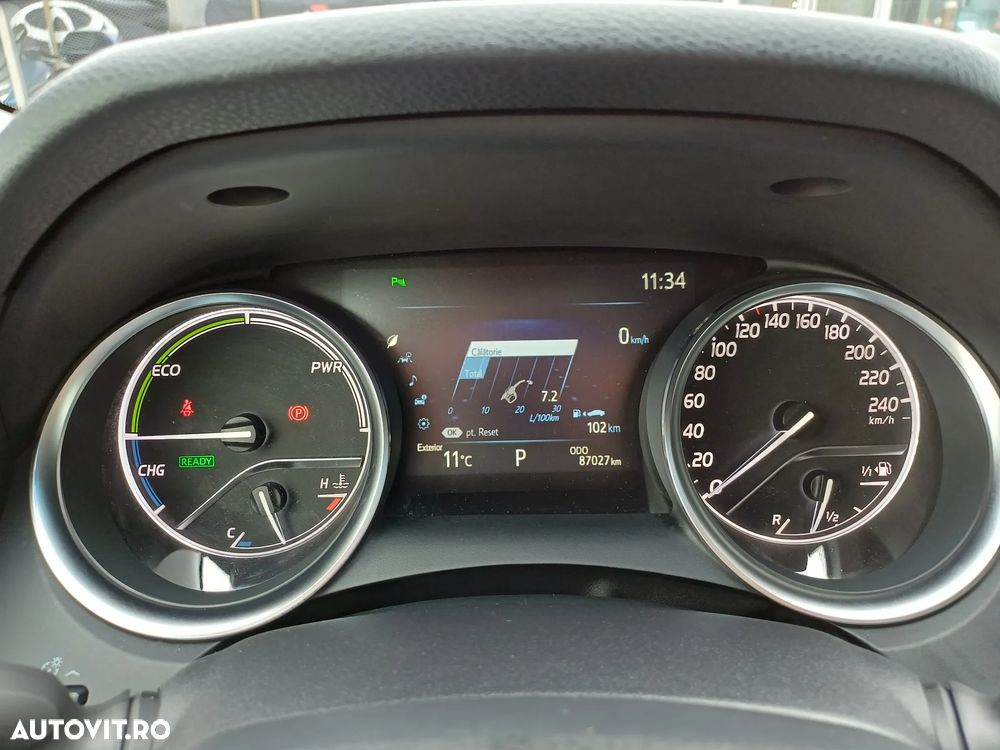 Toyota Camry 2.5 Hybrid Business - 25