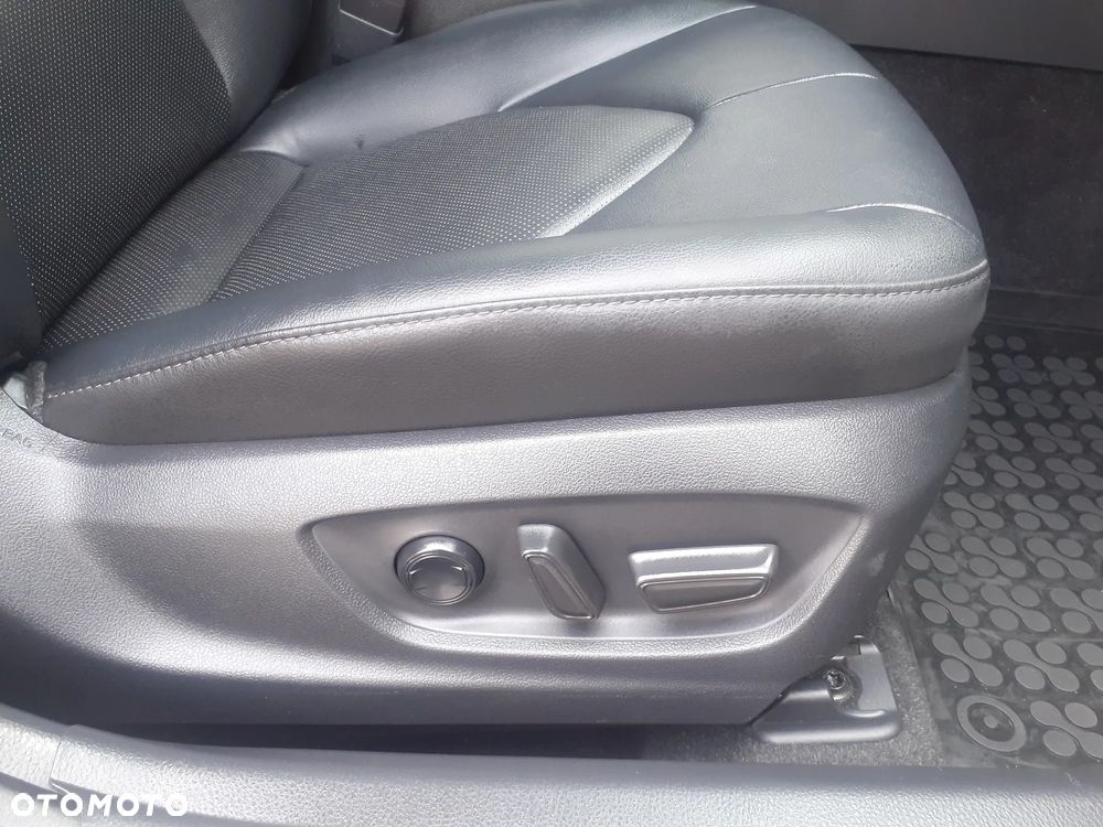 Toyota Camry 2.5 Hybrid Executive CVT - 27