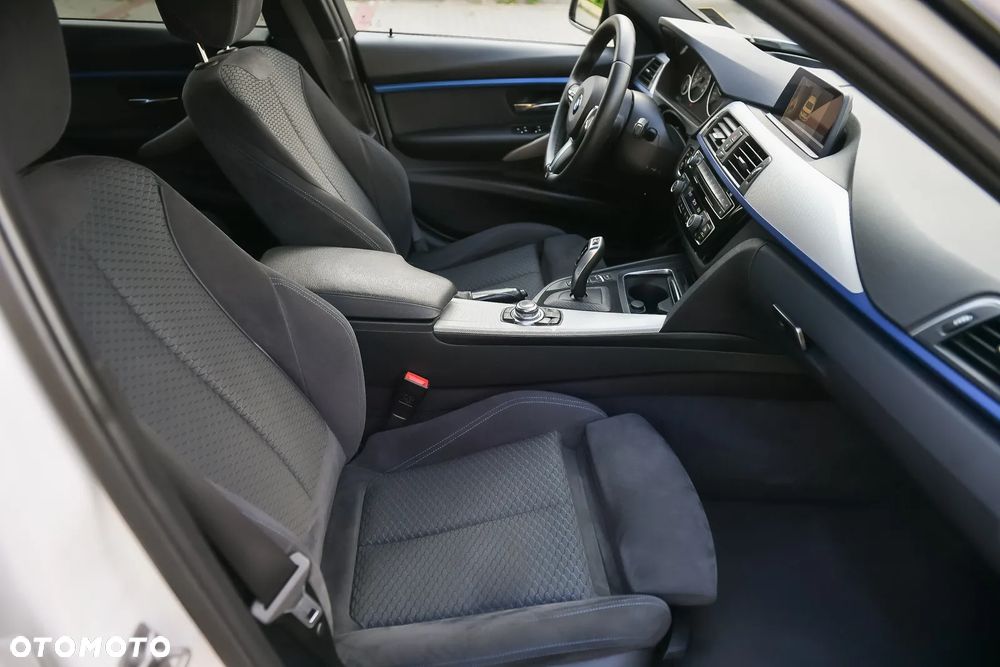 BMW Seria 3 320d M Sport - 34