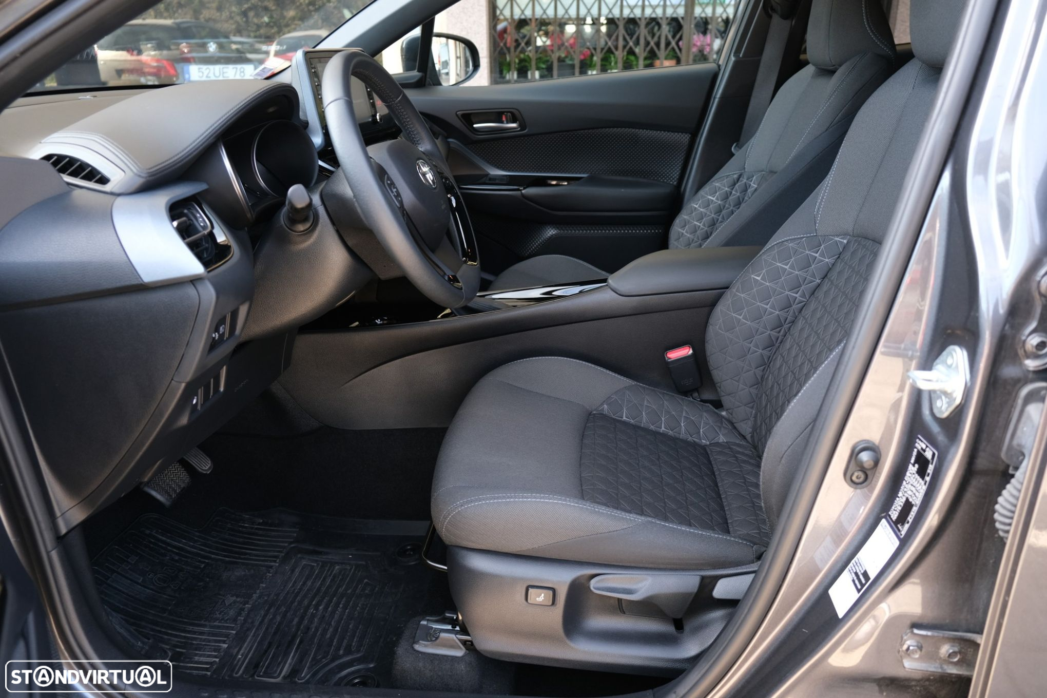 Toyota C-HR 1.8 Hybrid Square Collection - 9