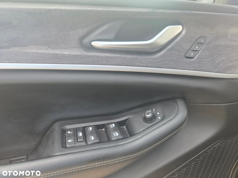Jeep Grand Cherokee - 24