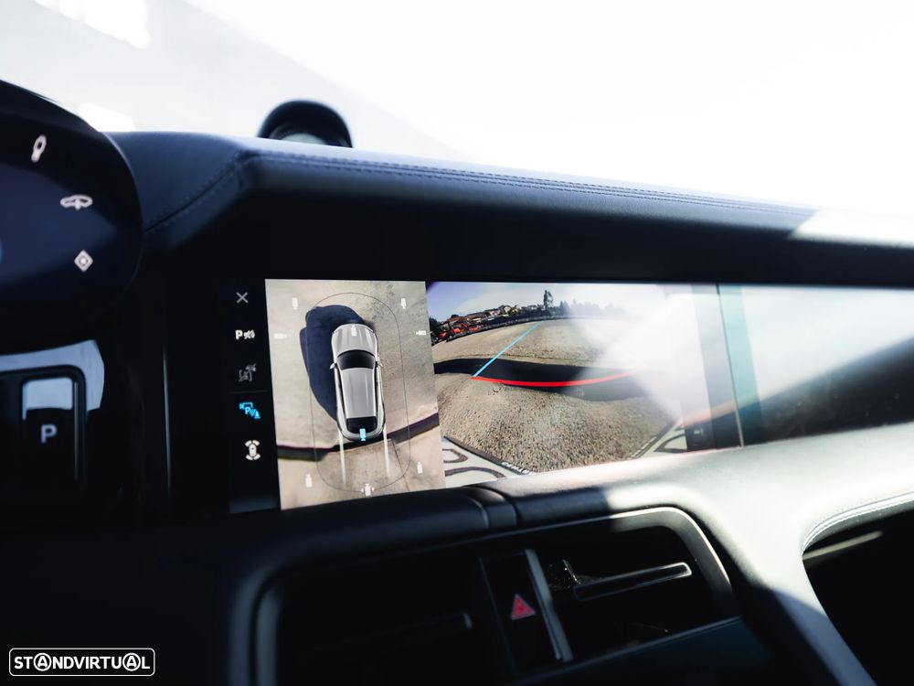 Porsche Taycan Cross Turismo 4 - 32